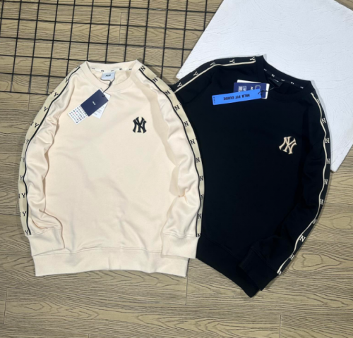 MLB New York Yankees Tape Sleeve Casual Sweatshirt Black and Beige