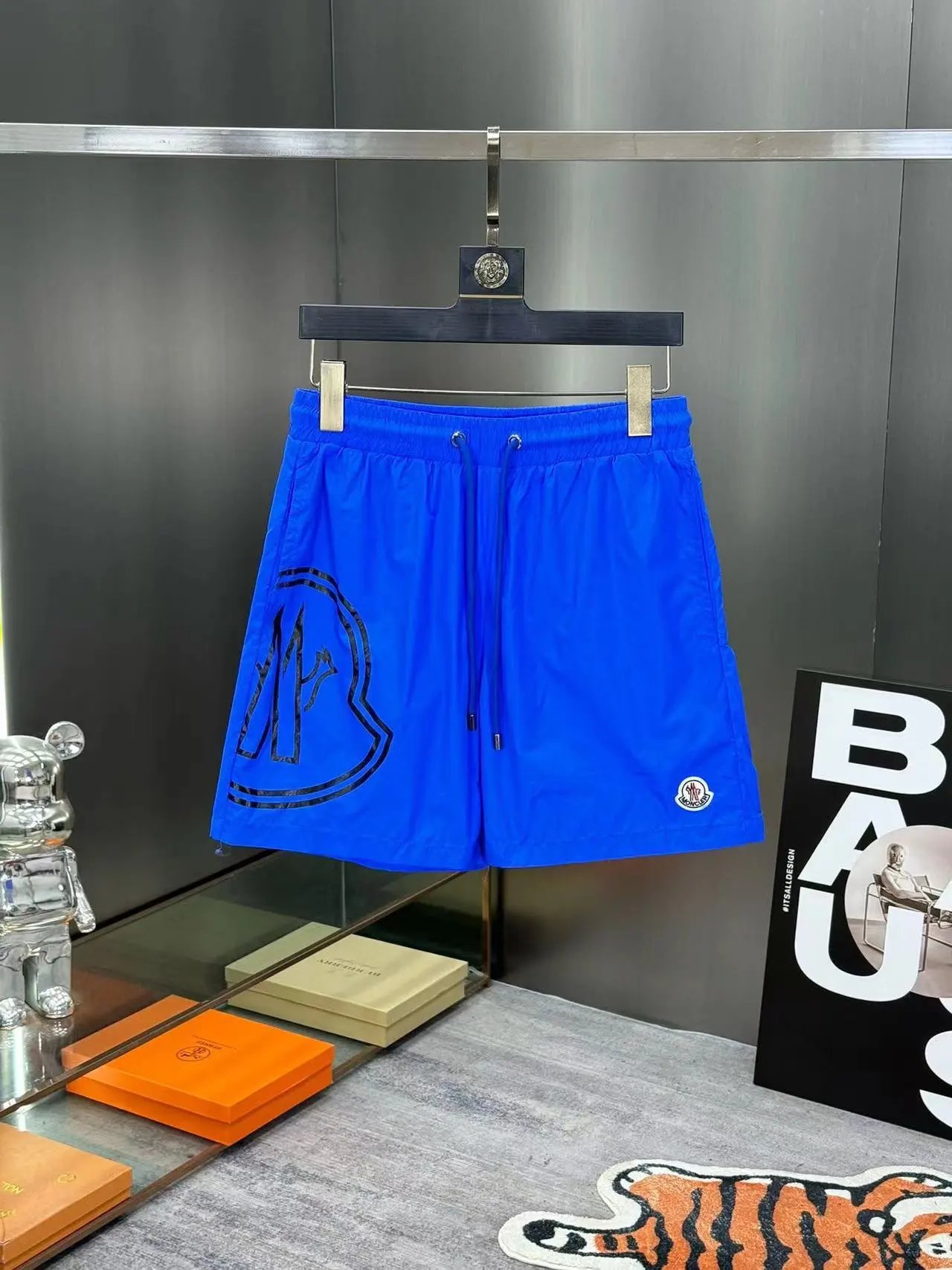 蓝色