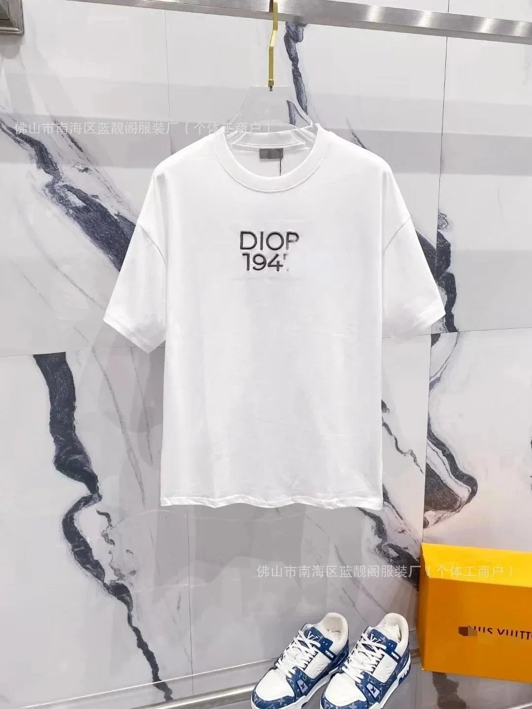 D03白色
