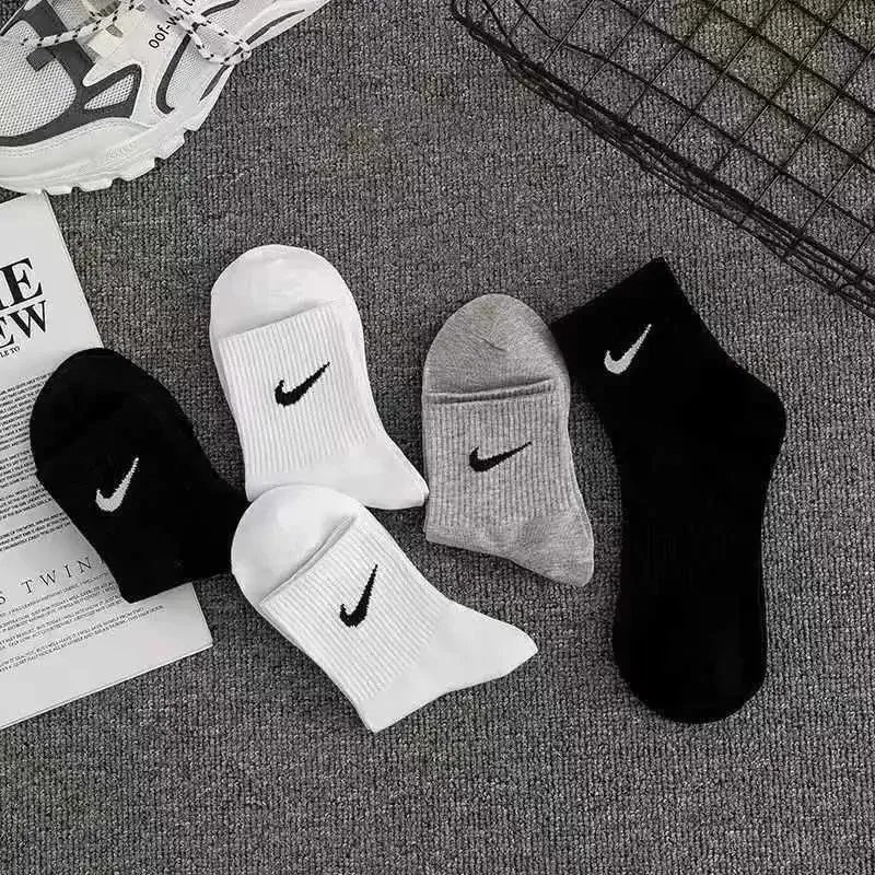 3 pairs【2white+1grey】