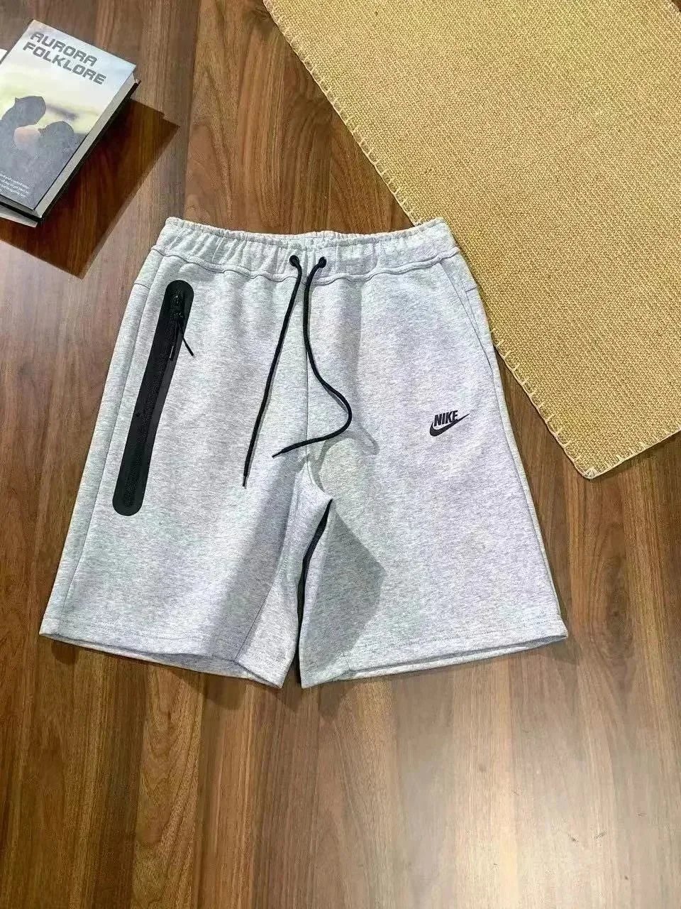 浅灰